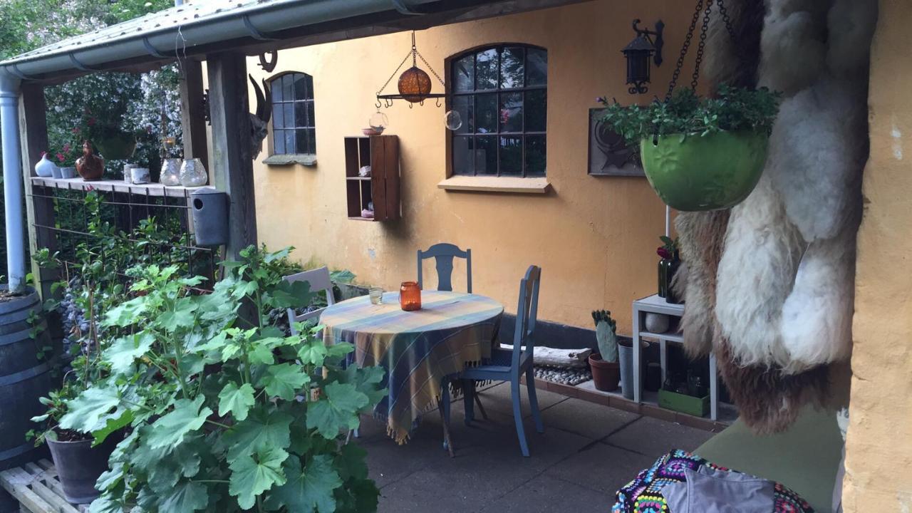 Retro Bolig - Fyldt Med Hygge! Ingen Luksus Apartment Kolind Luaran gambar